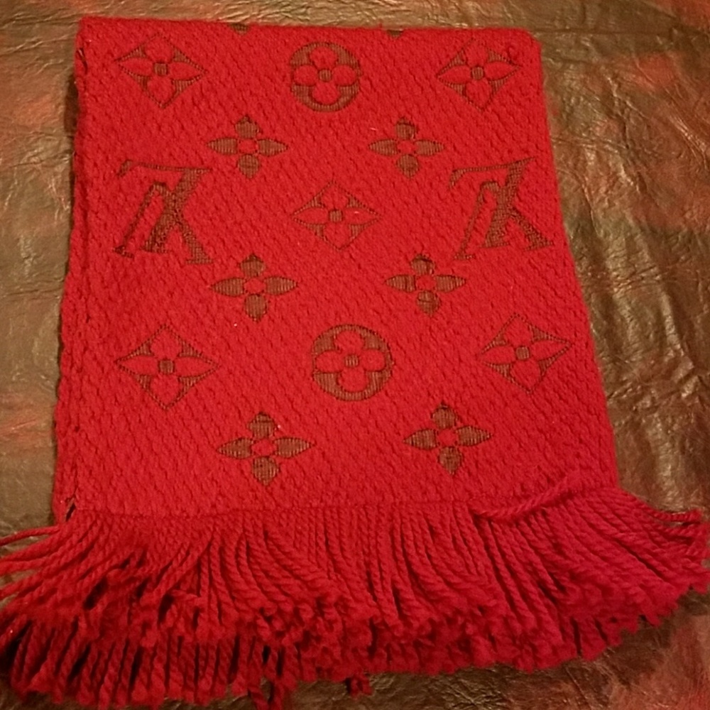 Authentic louis Vuitton WOOL AND SATIN  SCARF